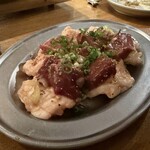 焼肉ニューミート - ホルモン盛り合わせ。