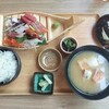 うおきん食堂 - うおきん定食ご飯大盛り味噌汁をアラ汁に変更