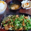 まねきや - ホルモン鉄板定食