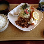 Komushi komusa - 神戸牛の焼き肉と海老フライの定食