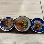 鮨ト酒 春田屋 - 刺身三点盛り　白身昆布締め、赤海老黄身和え、カマス？の焼き物