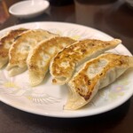 中華 ふじ - 料理写真:餃子（税込み480円）