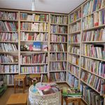 Minamikaze - １階の本棚