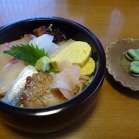 鮓 たいと - ちらし（1500円）・・ご飯は少なめにして頂いています。