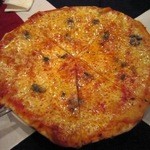La Buona Forchetta Da Paolo - ３種のチーズを使ったピザだそうです、かなり美味しい