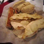 La Buona Forchetta Da Paolo - パンとスナックにハムを乗せて食べると美味