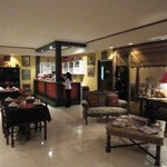 La Buona Forchetta Da Paolo - 店内は清潔感がありますね！好感が持てます、飾ってある絵画は全部三流イミテーションなのがフィリピンらしくて笑える