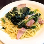 イタリアン ティーズ - 日替わりパスタ：ほうれん草＆ベーコン塩味