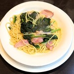 イタリアン ティーズ - 日替わりパスタ：ほうれん草＆ベーコン塩味