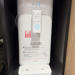 アパホテル - ドリンク写真:ミネラルウォーターのペットボトルが廃止されて、ウォーターサーバーになった
