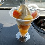 ミニストップ - 料理写真:完熟白桃パフェ(540円税込)