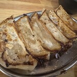 餃子のかっちゃん - 料理写真:肉汁餃子 6ヶ