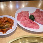 焼肉問屋 牛蔵 - キムチと　リブロースと　とも三角