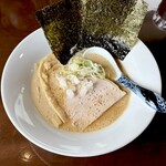 チニタ - 料理写真:豚骨白湯醤油ラーメン