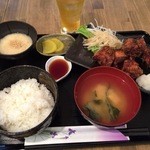 はらくっちぃ - 鶏のから揚げ定食800円(税込)