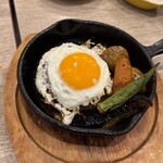 洋食&バル グローナヴェ - 和風ハンバーグ（目玉焼き）