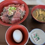 すき家 - 料理写真:鉄火丼、たまごセット