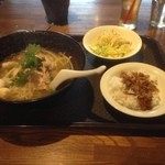 ハヌマーンズナイン - すっきり白醤油スープ麺とミニガパオ飯、アイスティーのランチセット880円をいただきました。スープがほんのり甘く、チョツピリスパイシー。気に入りました♪