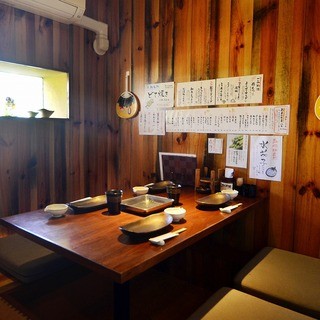 和の趣きを感じる、落ち着いた雰囲気の空間でお食事をどうぞ