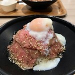 精肉店直営ローストビーフ丼 やまと - 