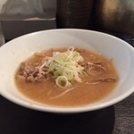 すみれ - ラー博は俺の社員食堂。  ミニ味噌ラーメソ！  そろそろゴールデソウイークってことなンであろうか。平日ランチタイムも少しお客様が多いような。