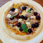 農園Cafe Wacca - ブルーベリーと自家製ベーコンのピザ