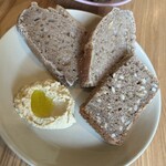 一年 - カレリアシチュー付属のパン