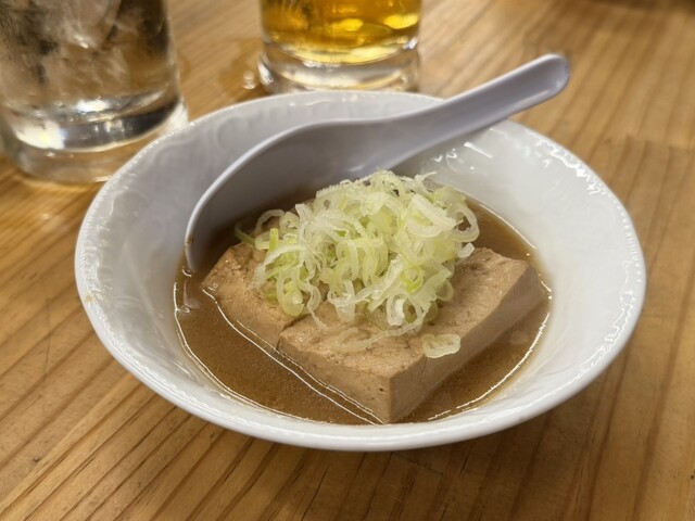 まこちゃん ガード下酒場 （MAKOCHAN） - 新橋/もつ焼き | 食べログ
