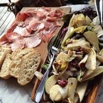 Naked for Satan - 生ハム盛り合わせ、ルッコラと梨のサラダ