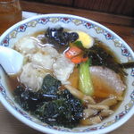 なにや - ワンタン麺900円（ワンタン1個食べちゃった後です）