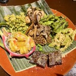 南方中華料理 南三 - 【滷味】→鴨舌・猪血糕・茶葉烏骨鶏蛋・ハチノス・鳥レバー【冷菜】→クマエビ金銡婆・咸蛋苦瓜・馬告枝豆・インゲンカラカラ炒