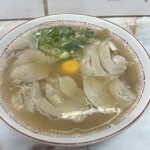 成竜軒  - 玉子入りラーメン　900円