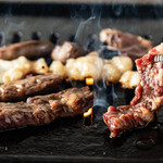 とん助 - 料理写真:ホルモン焼くイメージ