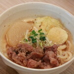 鶏めしと肉うどん とみ - 牛すじうどん