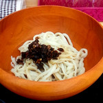 ハンド・プルド・ヌードル - 豚肉入り醤油味麺(1000円)