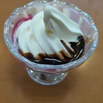 シーキング - 食べ放題のソフトクリームはガラスの容器