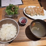 クラフトビアマーケット - 料理写真:餃子定食