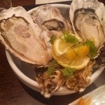 日本酒センター ニューキタノザカ - 4月27日：この生牡蠣だんだんよくなってる気が・・・大きくてぷりぷり☆
