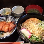 酒場戸隠 - そばランチ　850円（鶏照り焼き丼＋化かしそば）