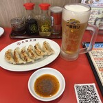 大阪王将 - 料理写真:ビールと餃子の無敵な目の前