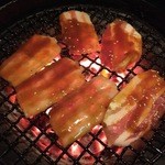 Sumibi Yakiniku Tajimaya - ぶたの脂はさすがに凄く、炭火が怒って火事状態になる