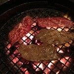 Sumibi Yakiniku Tajimaya - 肉の脂で炭火から炎が立ち上がる