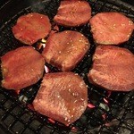 Sumibi Yakiniku Tajimaya - サッと炙る程度で頂きたいが、ここはフィリピン！よく焼加減で頂きました！