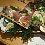 海鮮処 とも吉 十三店 - 名物「びっくり造り盛り合わせ」圧巻！