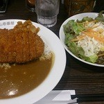 CoCo壱番屋 - ビーフカツカレー823円と野菜サラダ185円