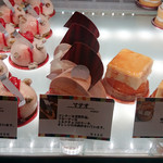 レ・グーテ - 見ているだけでワクワク！華やかなショーケース3