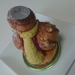 レ・グーテ - ピスタチオの風味溢れるカスタード入りシュー、サントノーレピスターシュ440円