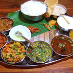 ニルワナム - ノンベジミールス(2500円)　カレー2種はチキンカレーとマトンカレー