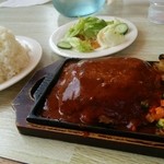 ワン、ツウ、エイト - ハンバーグランチ  1.360円   普通盛りです！