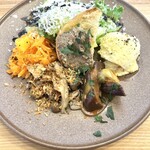 PASTA un mezzo - 前菜盛り合わせ